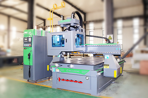 How to extend the service life of woodworking engraving machine