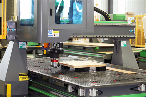 What are the factors that affect the engraving accuracy of the cnc router